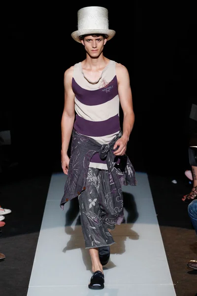 Look 19